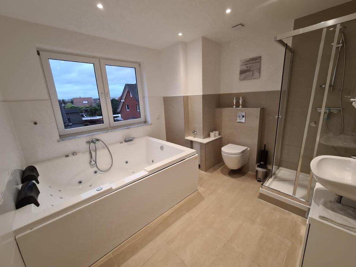 Ferienwohnung Mit Jacuzzi Naehe Flughafen Koeln Bonn Troisdorf Exterior photo
